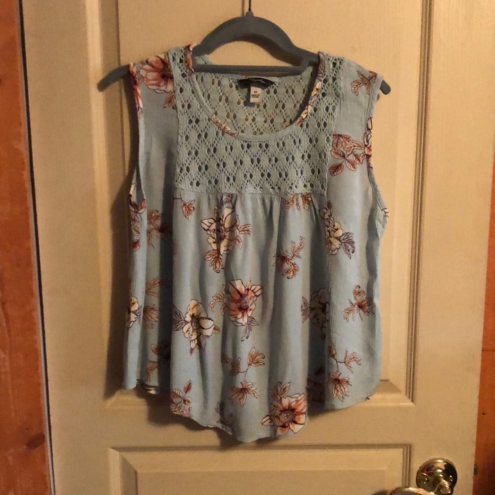 Supplies women’s sleeveless top